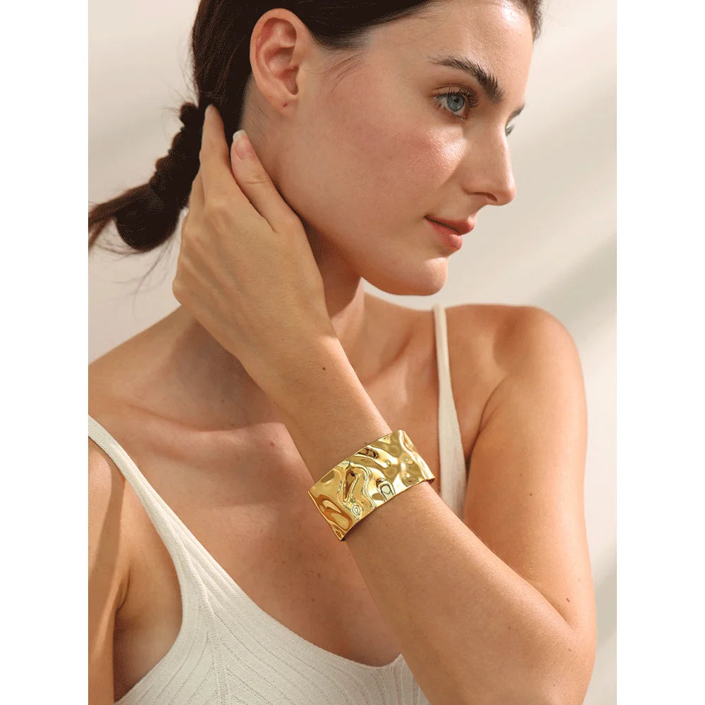 Luxe Hand Band
