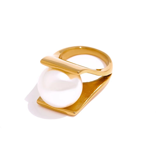 Elegant Pearl Cocktail Ring