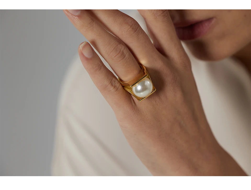 Elegant Pearl Cocktail Ring