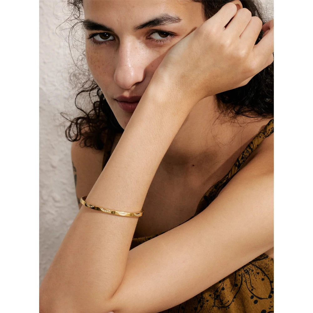 Golden Minimal Bangle