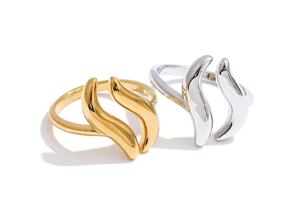 Fluid Wave Gold Ring
