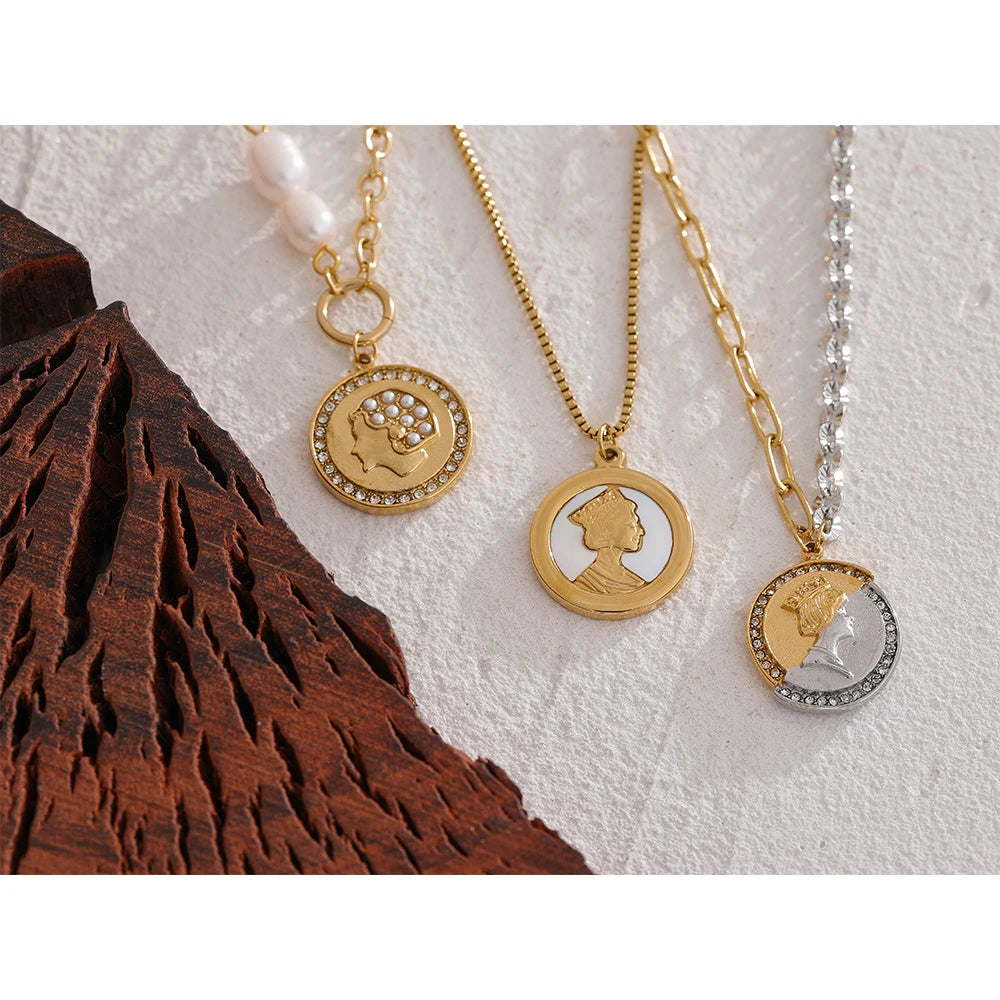 Trendy Round Gold Pendant