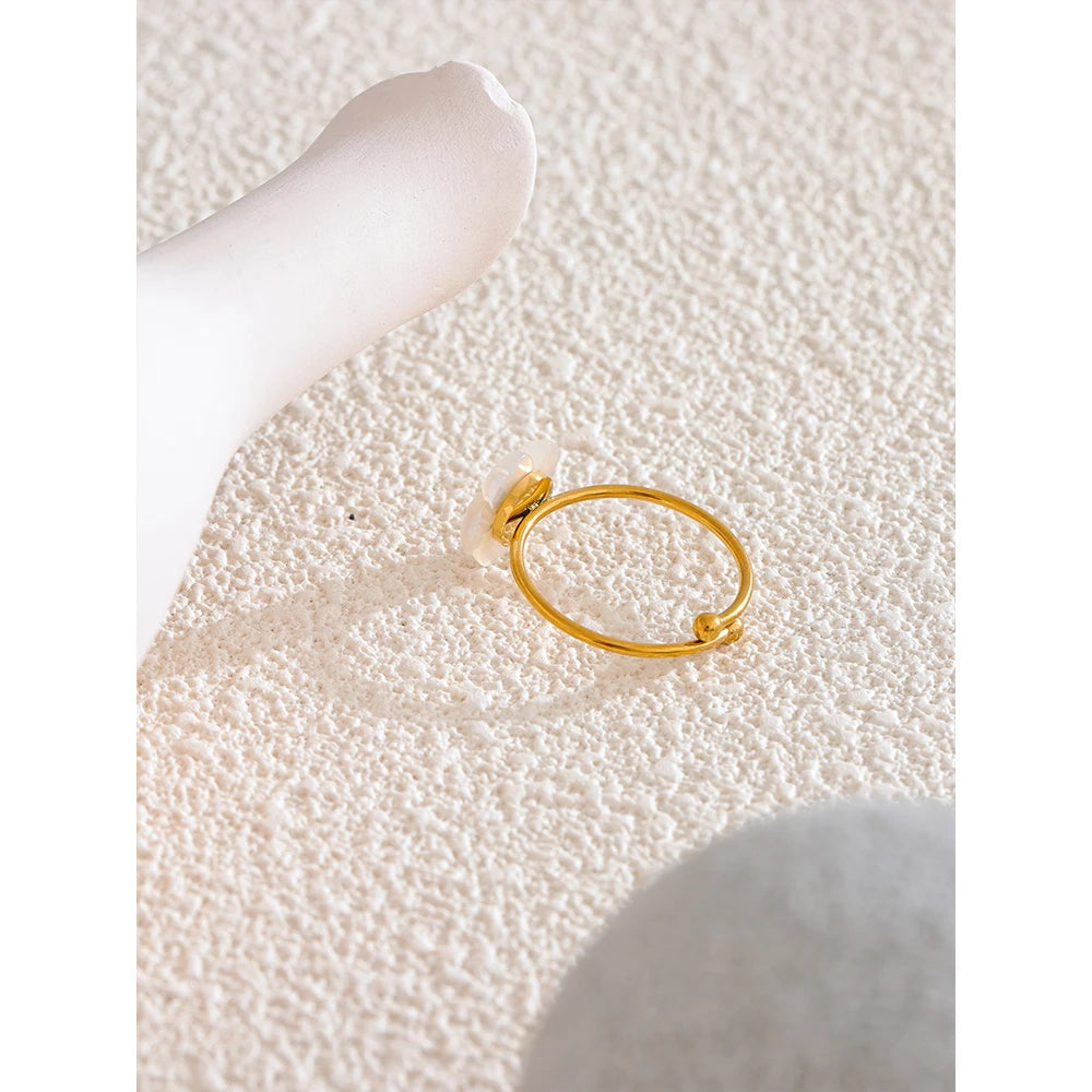 Golden Shell Geometric Ring