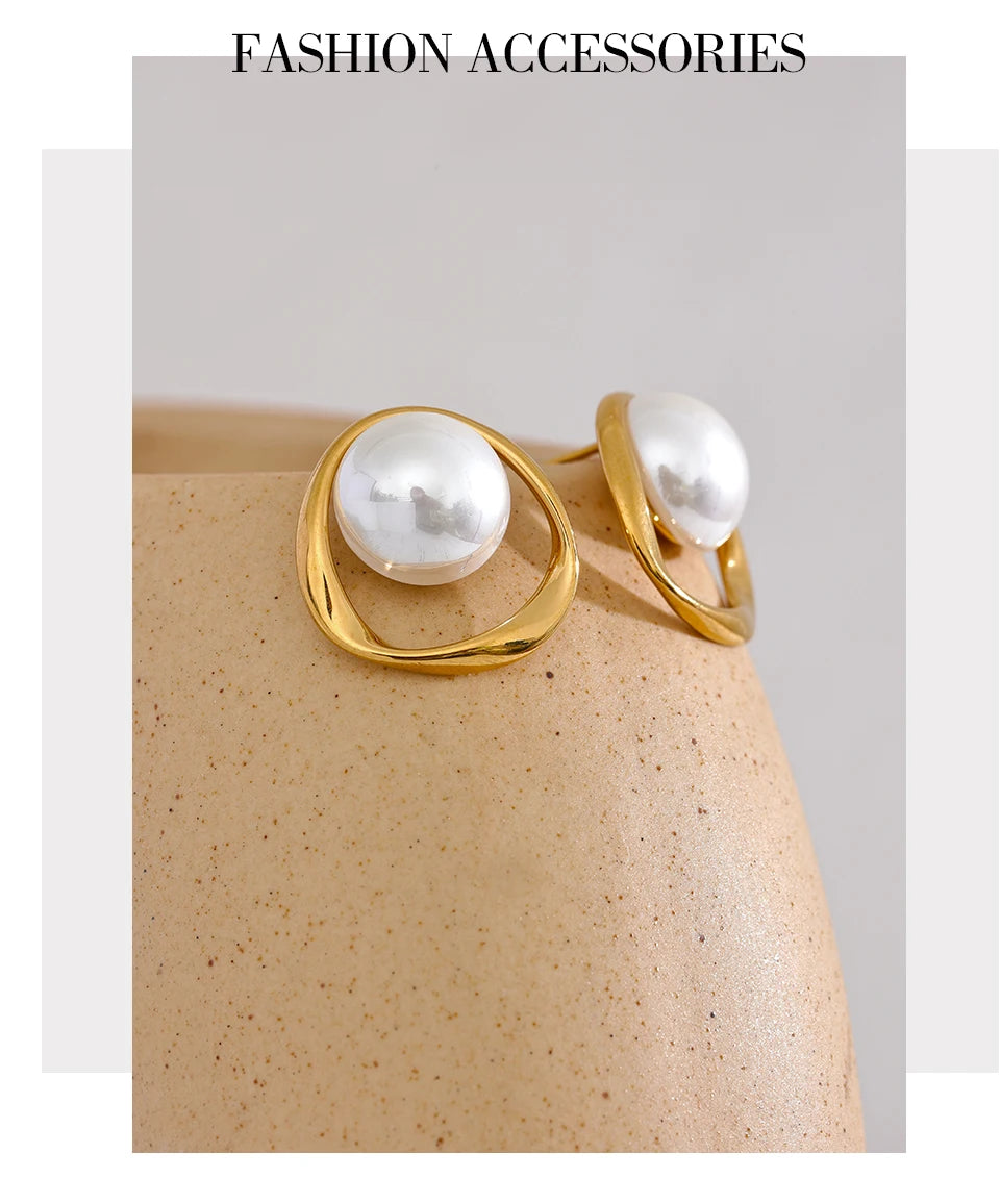 Pearl Curve Studs
