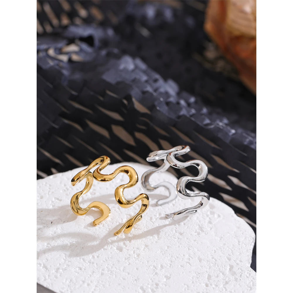 Motion Sculpted Ring