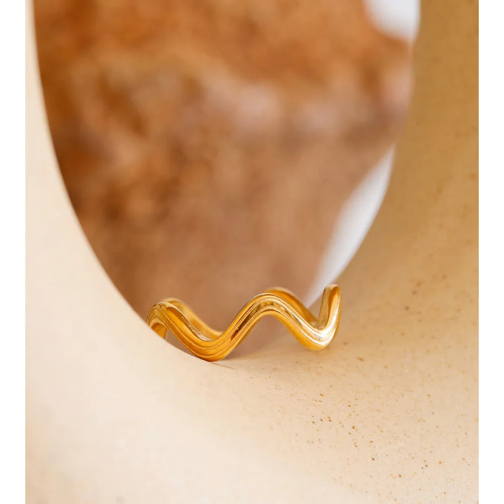 Chic Wave Ring