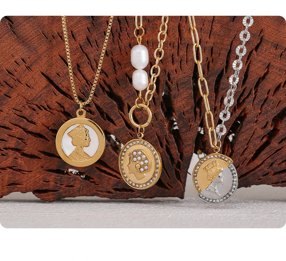 Trendy Round Gold Pendant