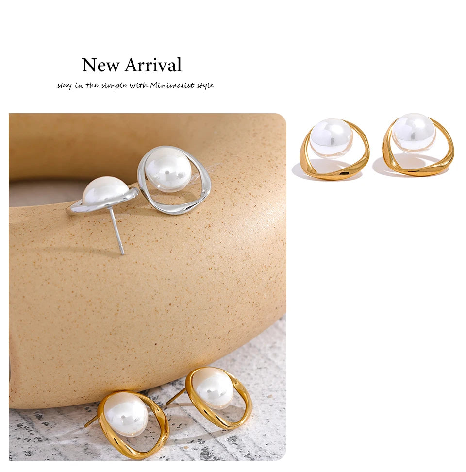 Pearl Curve Studs