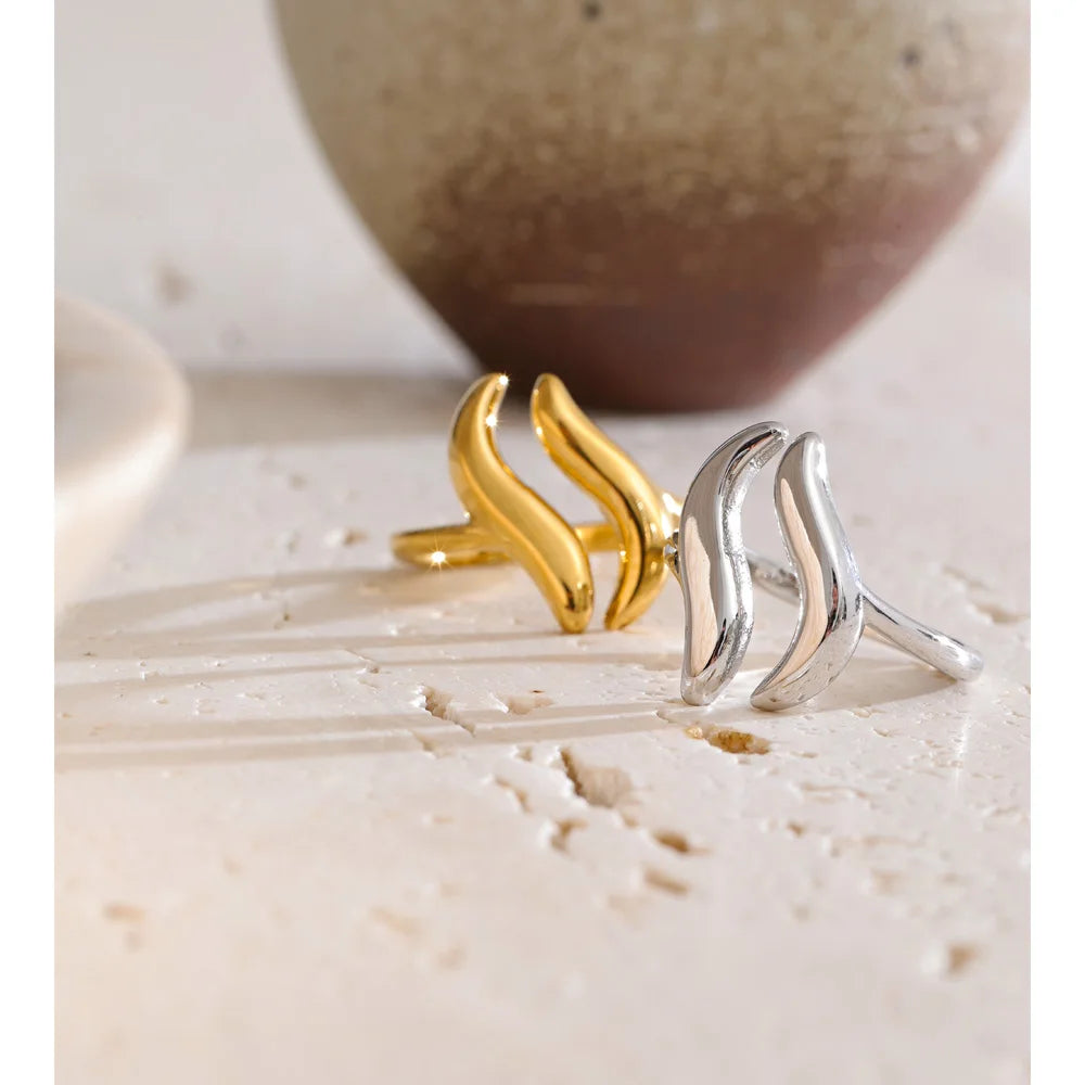 Fluid Wave Gold Ring