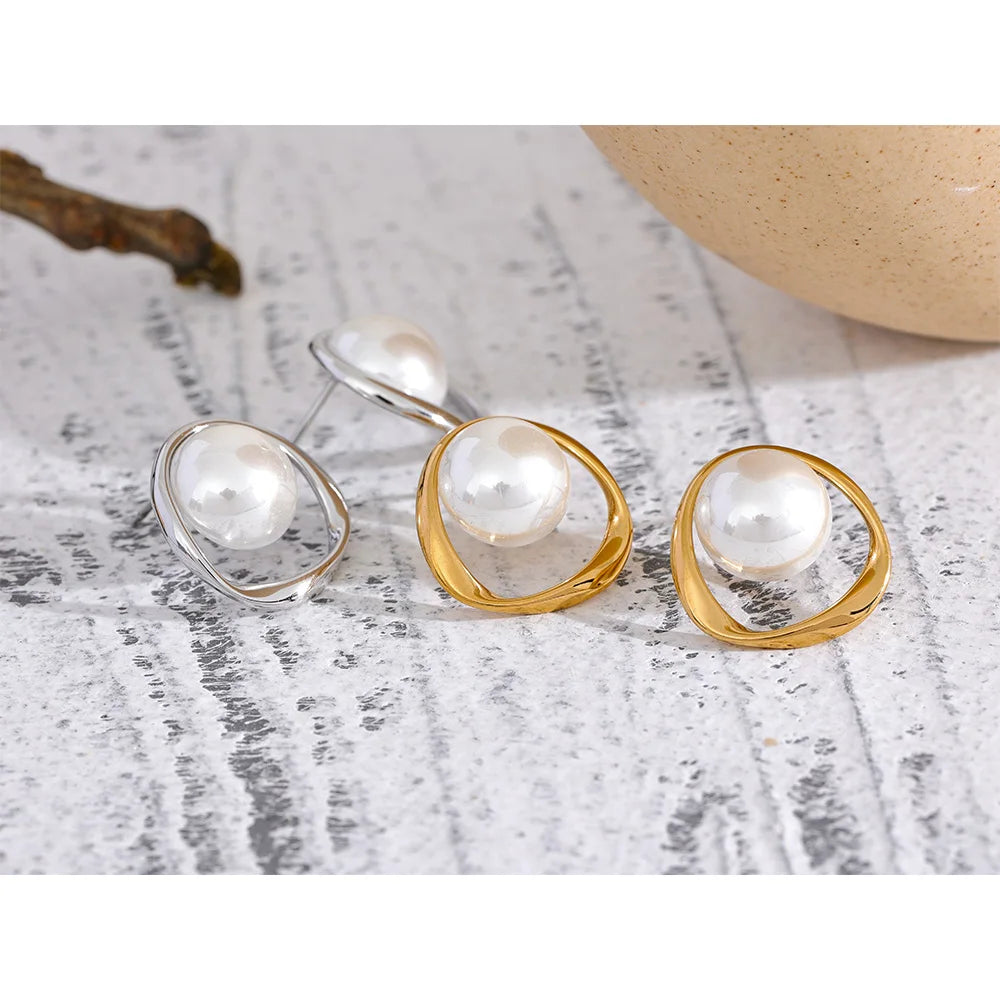 Pearl Curve Studs