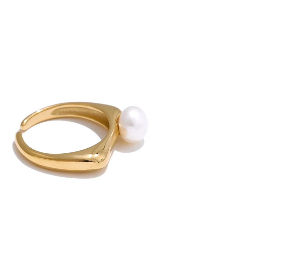 Elegant Freshwater Pearl Ring