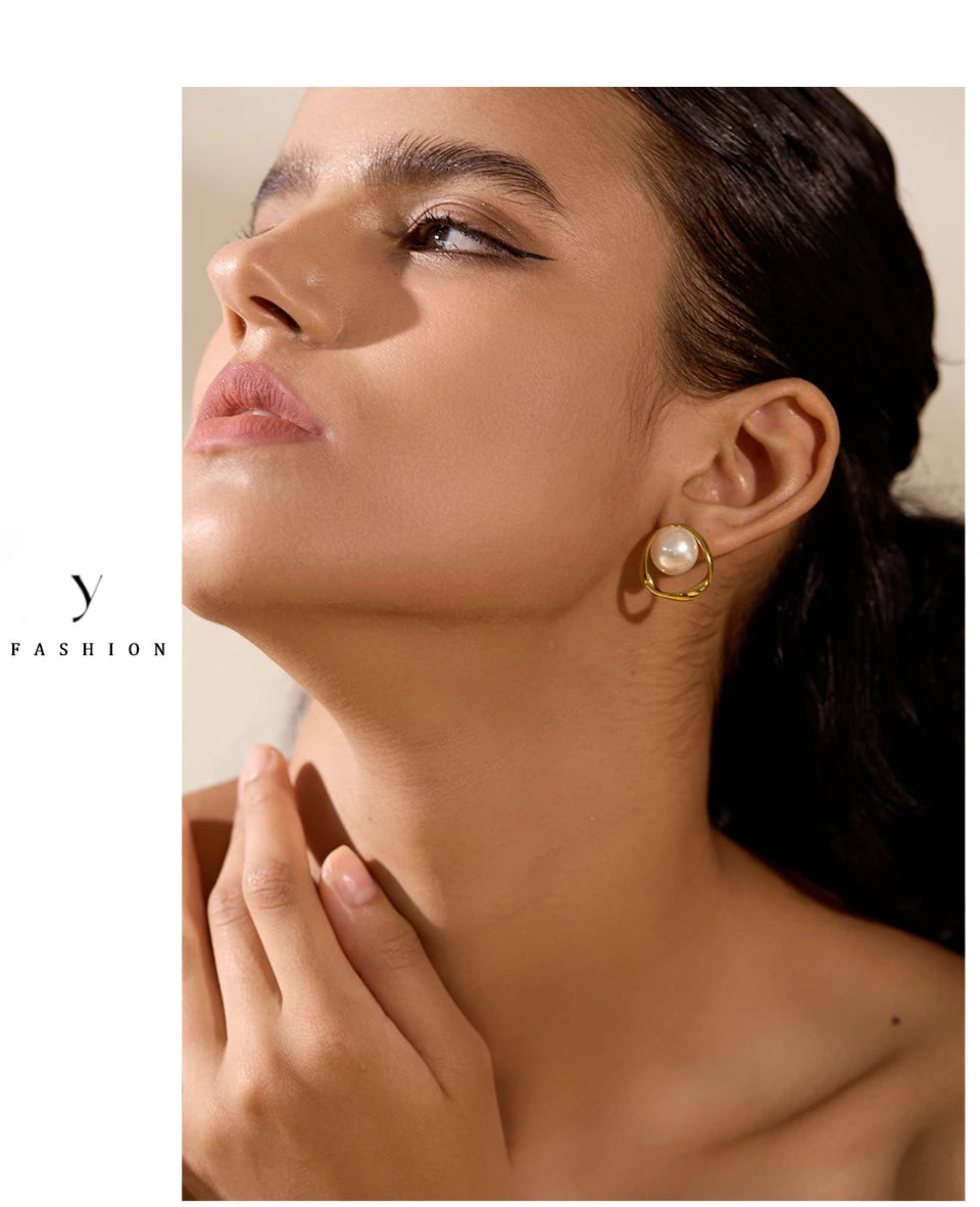 Pearl Curve Studs