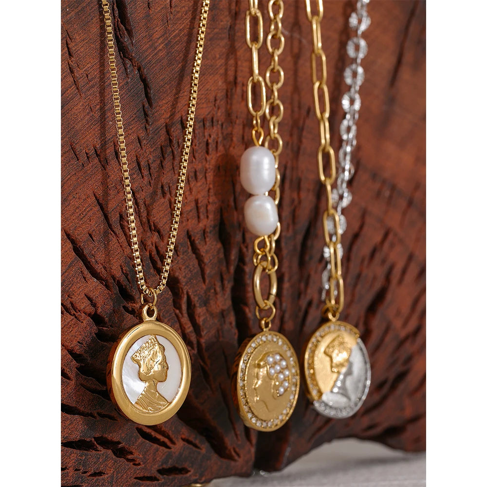 Trendy Round Gold Pendant