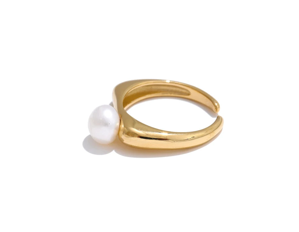 Elegant Freshwater Pearl Ring