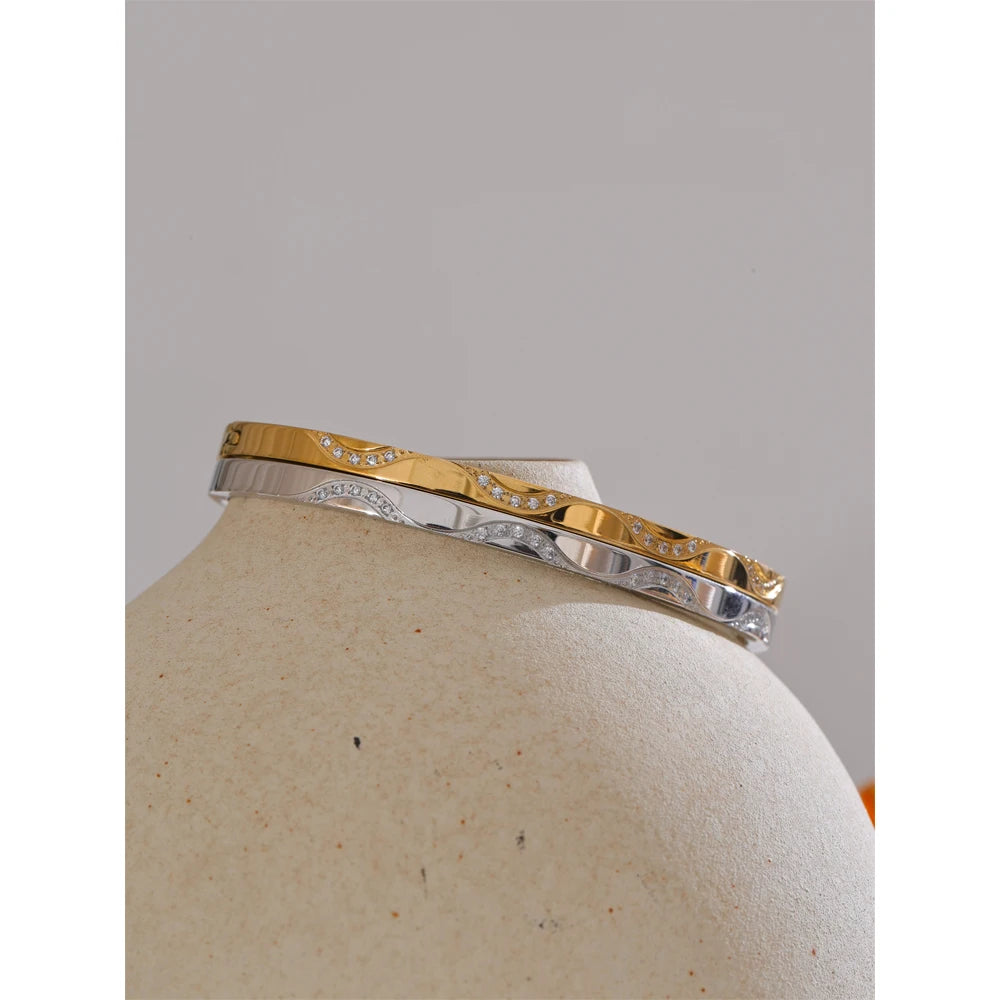 Golden Minimal Bangle