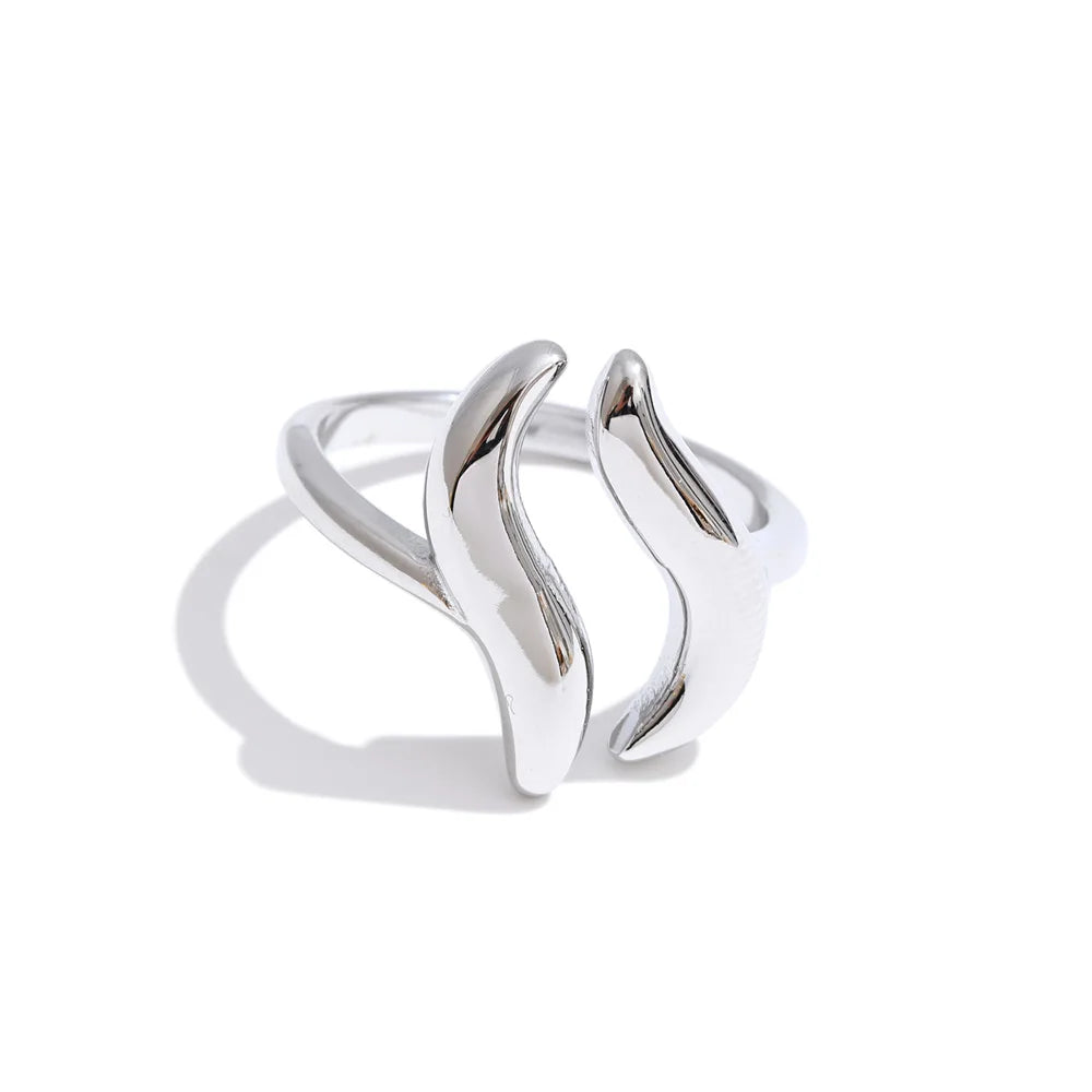 Fluid Wave Gold Ring
