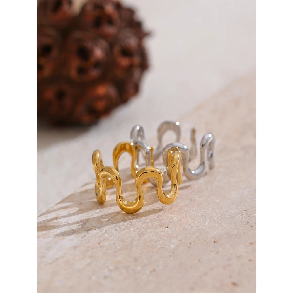 Motion Sculpted Ring