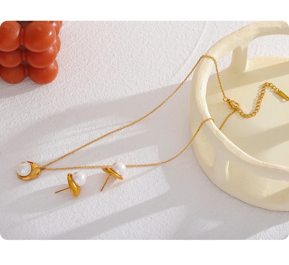 Golden Pearl Jewelry Set (Necklace + Earrings)