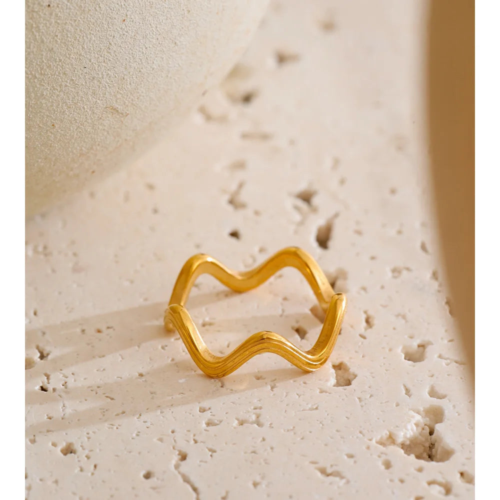 Chic Wave Ring