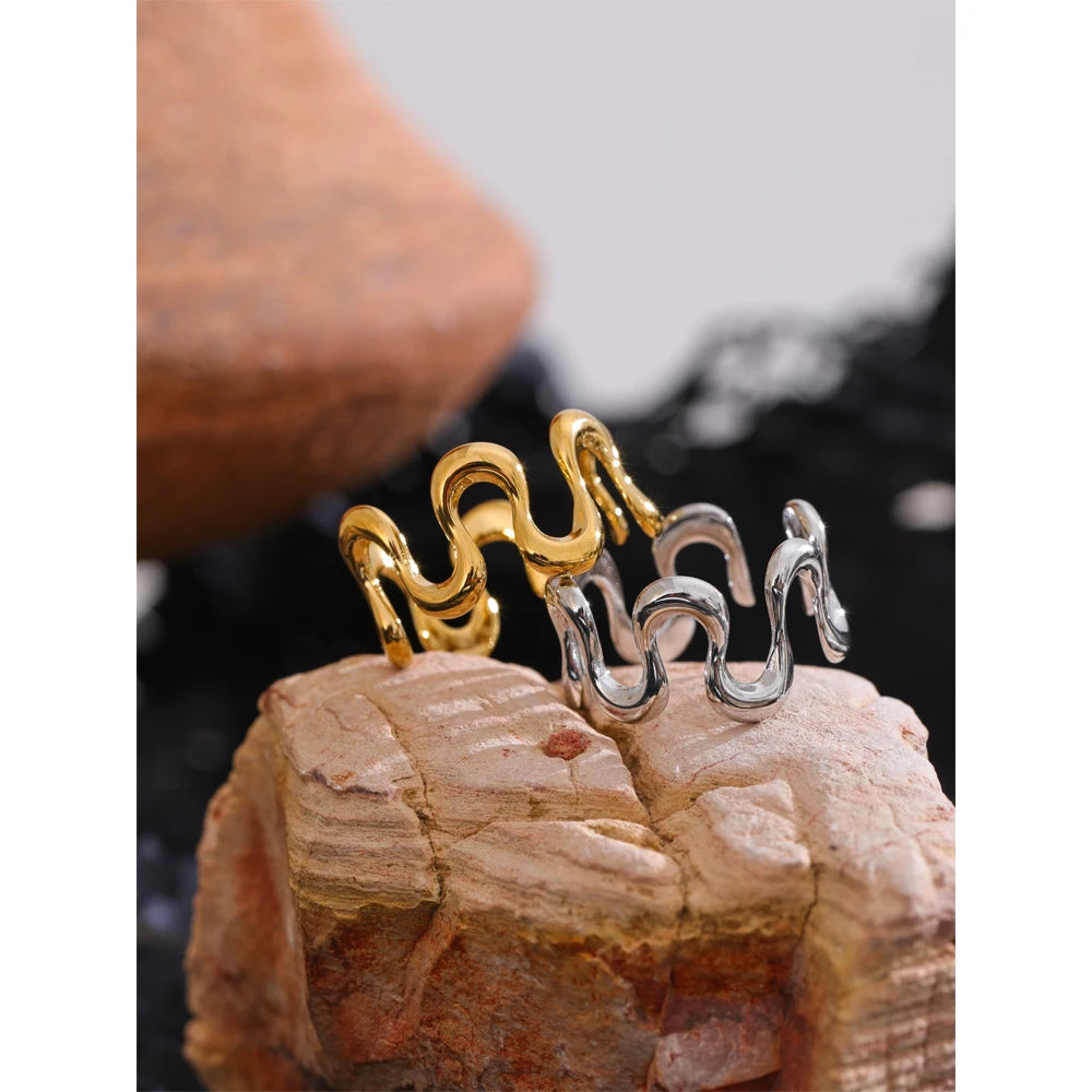 Motion Sculpted Ring