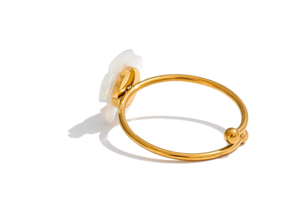 Golden Shell Geometric Ring