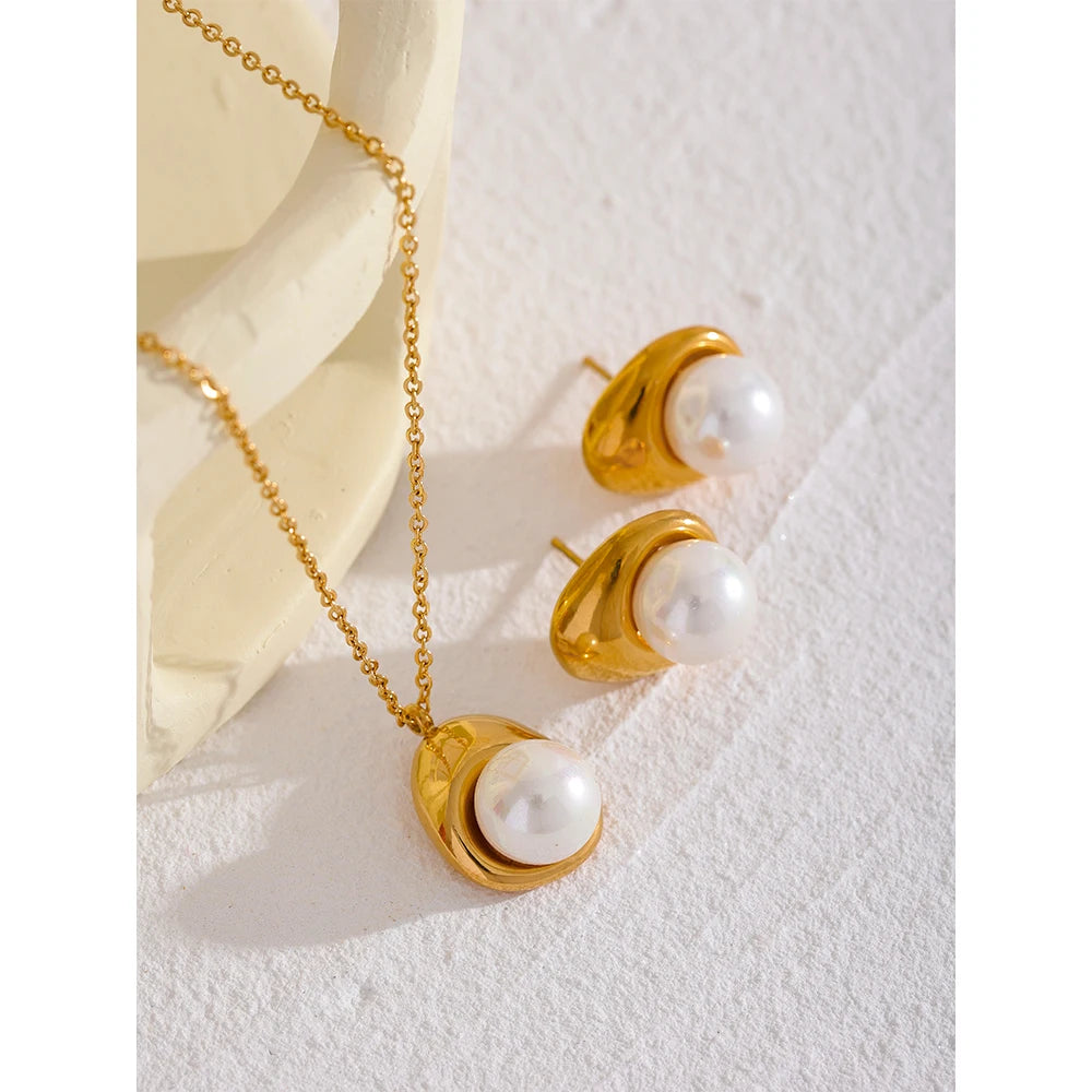 Golden Pearl Jewelry Set (Necklace + Earrings)