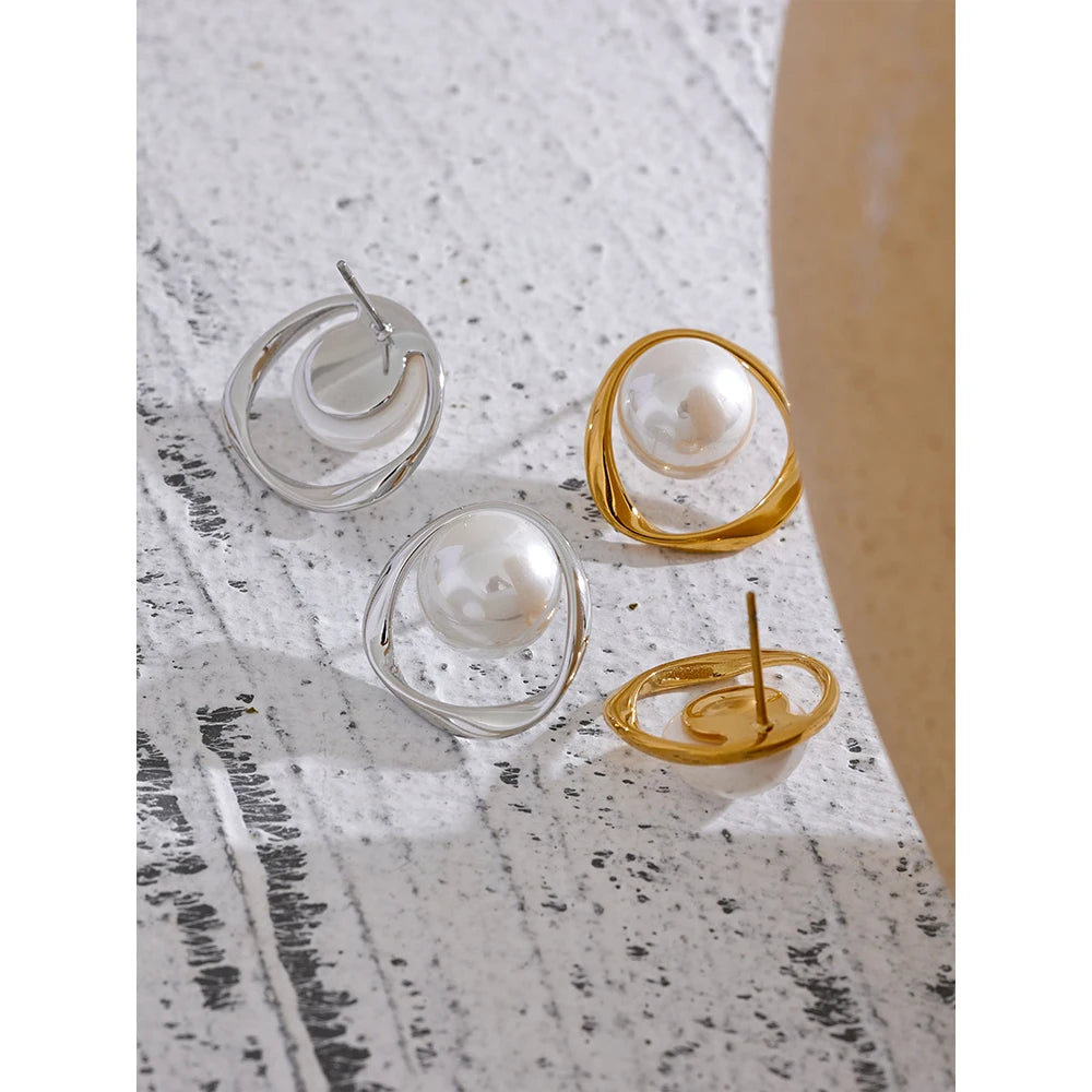 Pearl Curve Studs