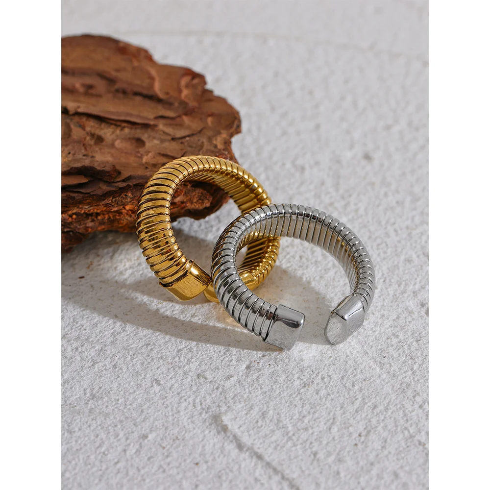 Aurelia Coil Ring