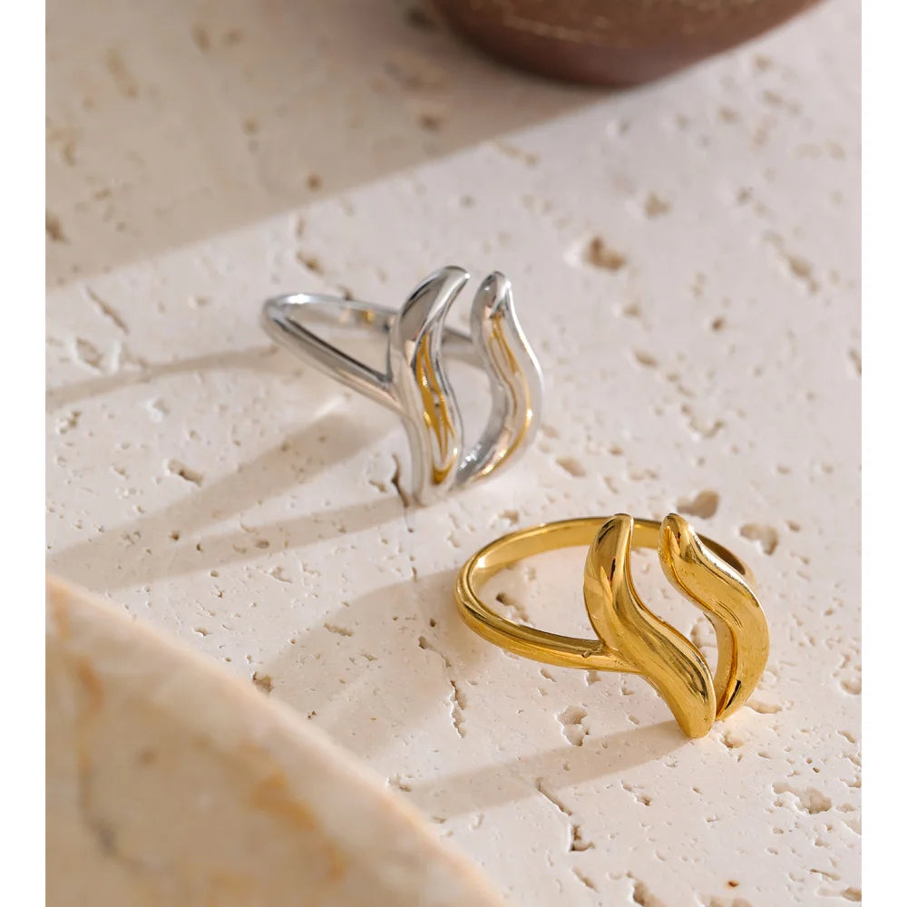 Fluid Wave Gold Ring