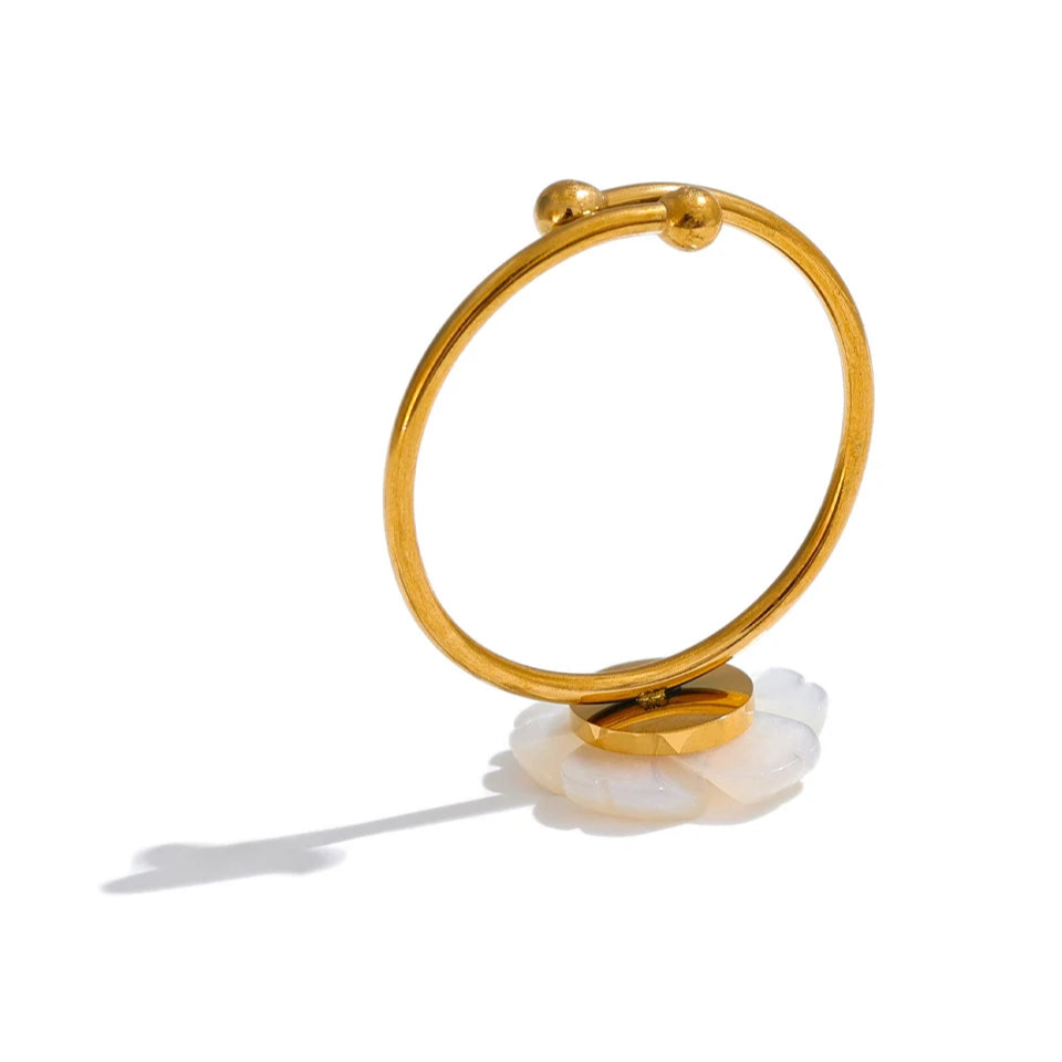 Golden Shell Geometric Ring