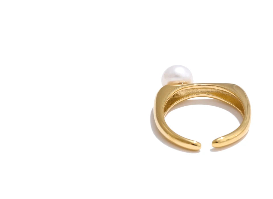 Elegant Freshwater Pearl Ring