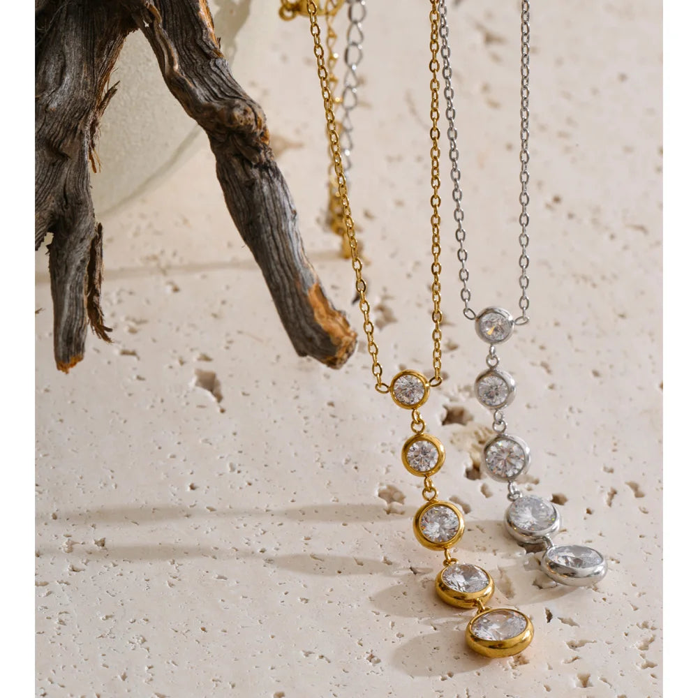 Diamond Drop Pendant Neckla