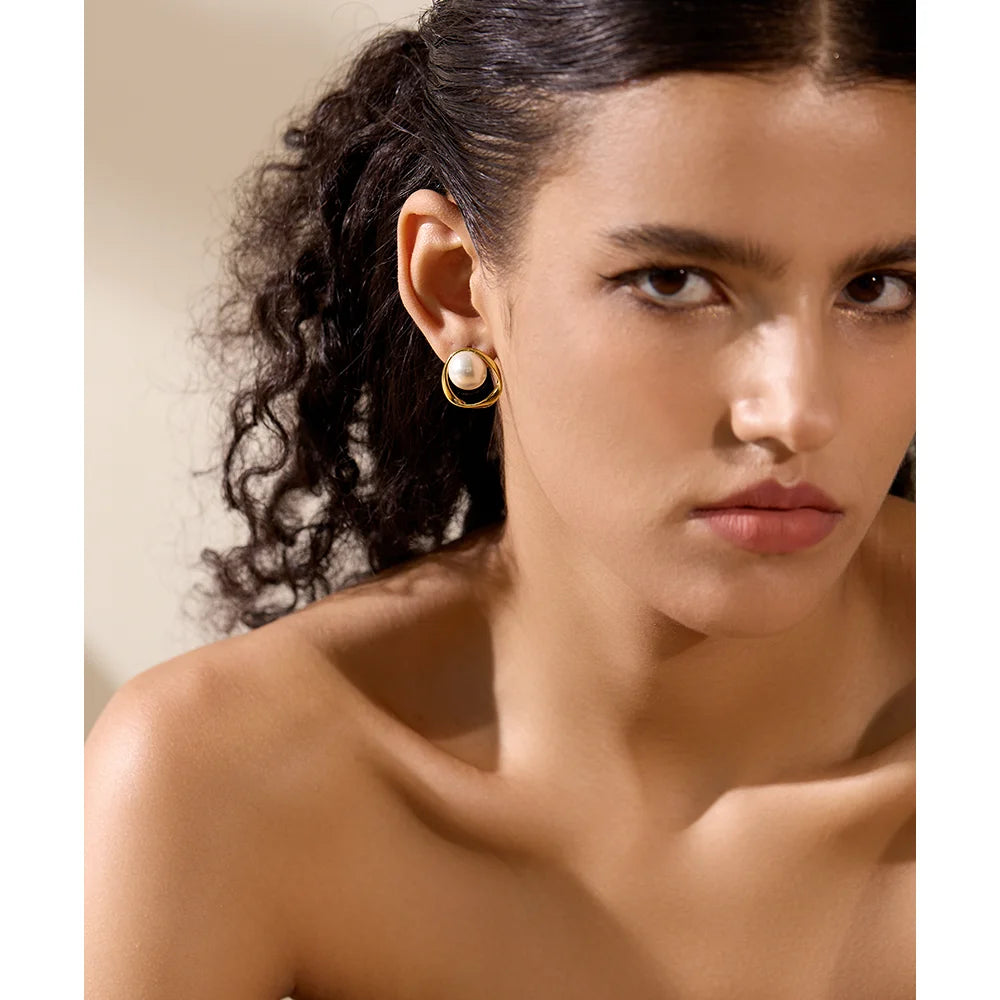 Pearl Curve Studs