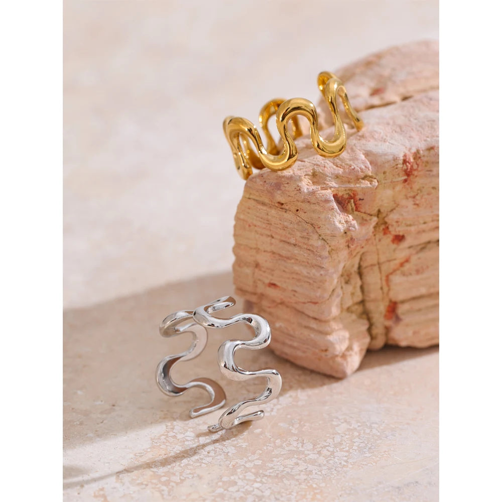 Motion Sculpted Ring