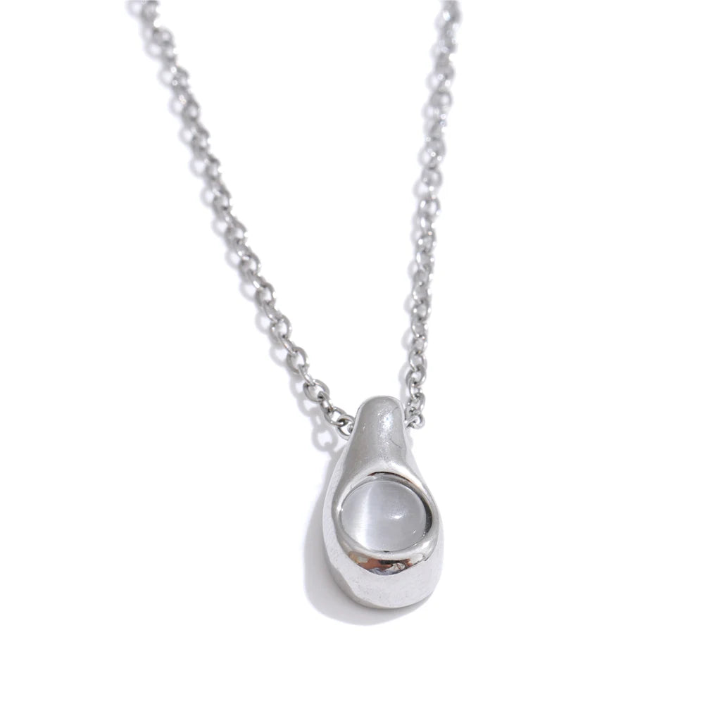 Drop Pearl Necklace