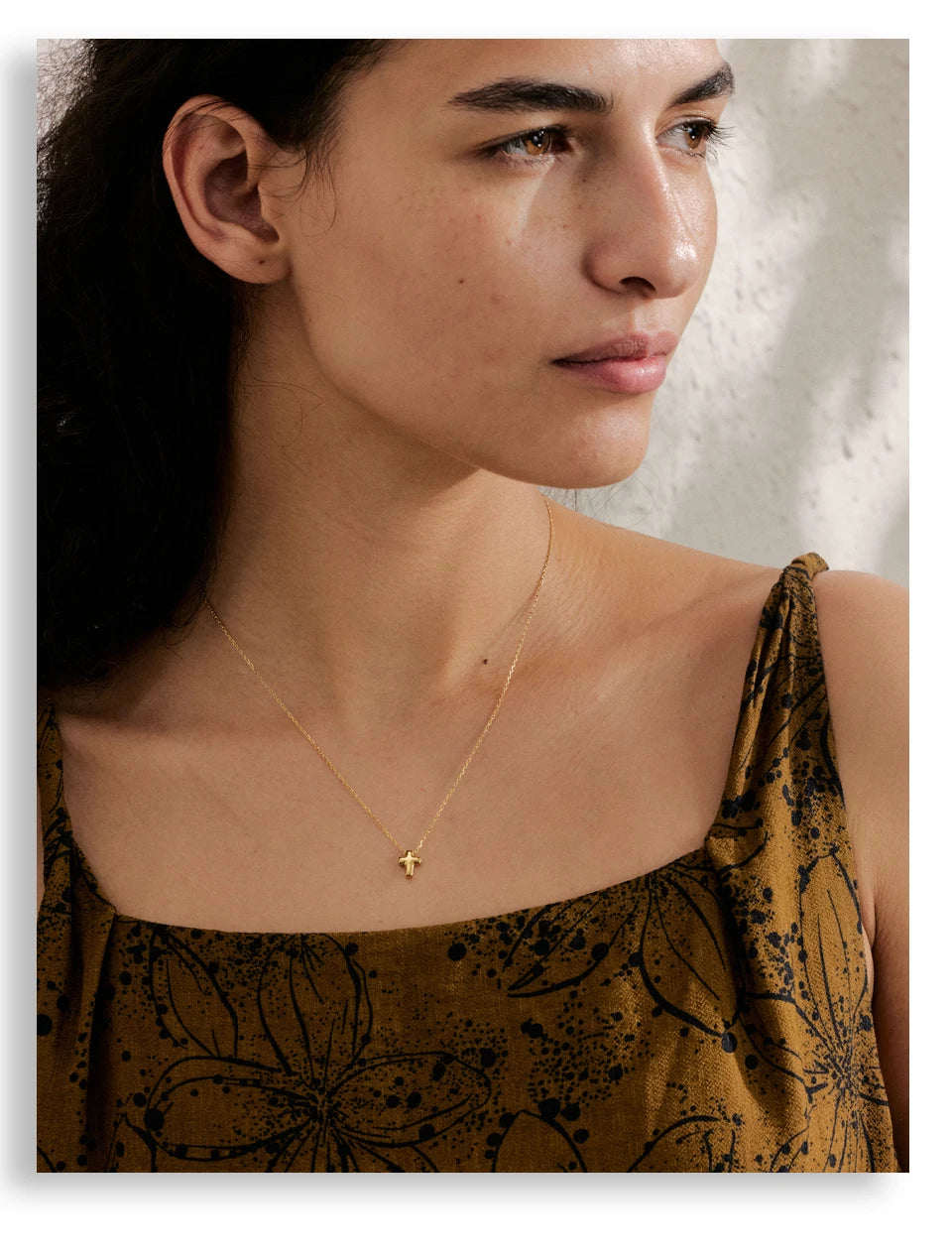 Minimal Cross Necklace