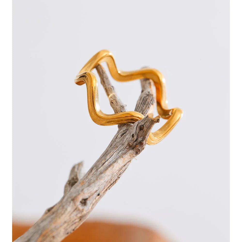 Chic Wave Ring