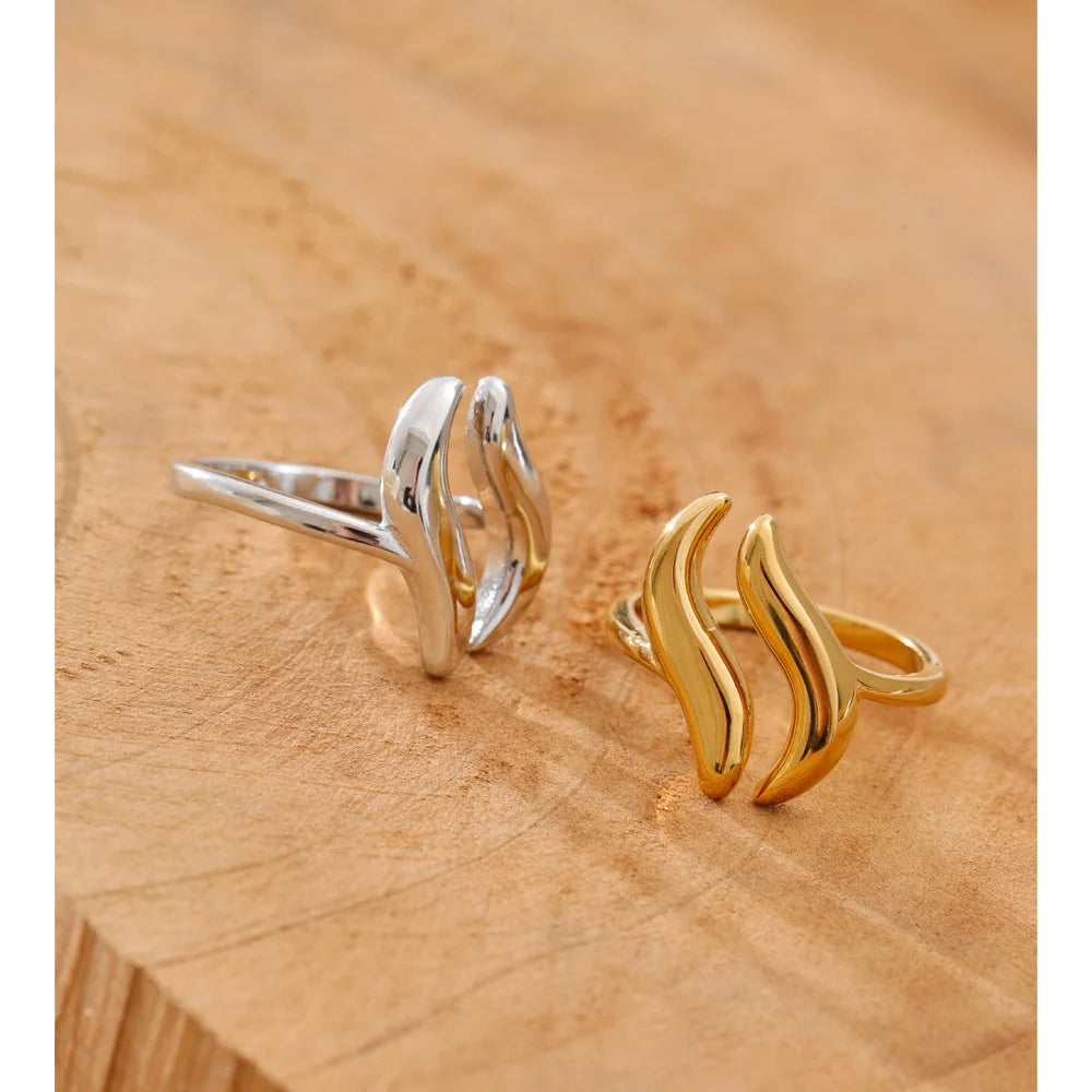 Fluid Wave Gold Ring